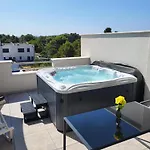 Daire Villaelias - Heated Pool - Jacuzzi-10 Persons-boat Tours - Luxury *
