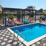 Villaelias - Heated Pool - Jacuzzi-10 Persons-boat Tours - Luxury