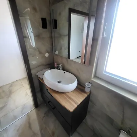 Elias - Vodice Apartment *