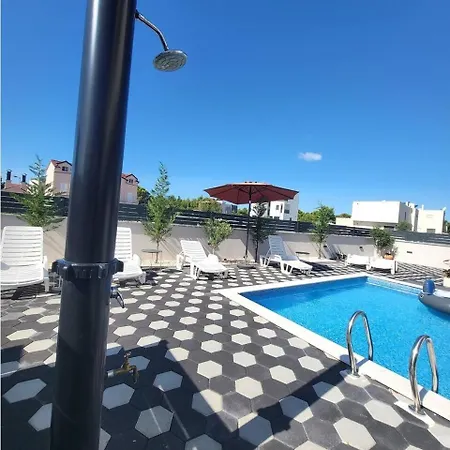 Villaelias - Heated Pool - Jacuzzi-10 Persons-boat Tours - Luxury 斯里马