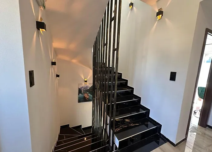 Villaelias - Heated Pool - Jacuzzi-10 Persons-boat Tours - Luxury Appartement