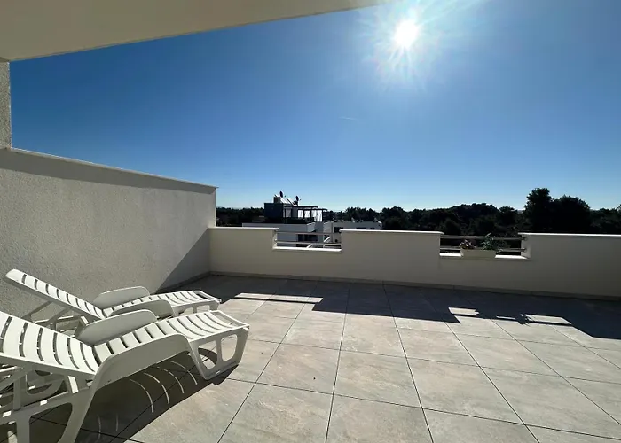 Appartement Villaelias - Heated Pool - Jacuzzi-10 Persons-boat Tours - Luxury Srima