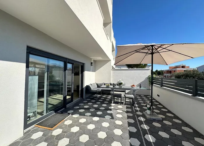 Villaelias - Heated Pool - Jacuzzi-10 Persons-boat Tours - Luxury Appartement