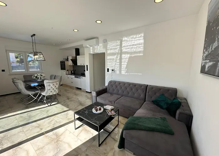 Villaelias - Heated Pool - Jacuzzi-10 Persons-boat Tours - Luxury *