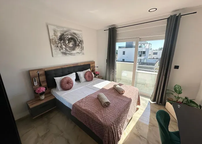 Villaelias - Heated Pool - Jacuzzi-10 Persons-boat Tours - Luxury Apartman *