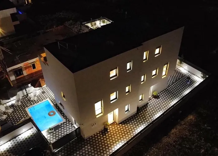 Villaelias - Heated Pool - Jacuzzi-10 Persons-boat Tours - Luxury 아파트 스리마