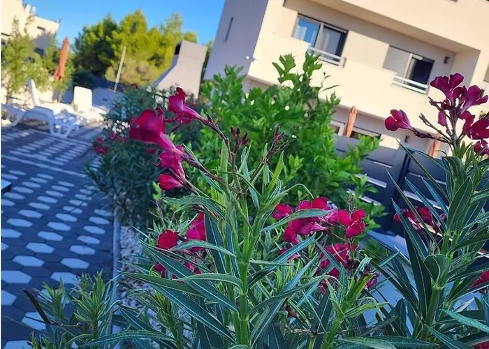 Appartement Villaelias - Heated Pool - Jacuzzi-10 Persons-boat Tours - Luxury