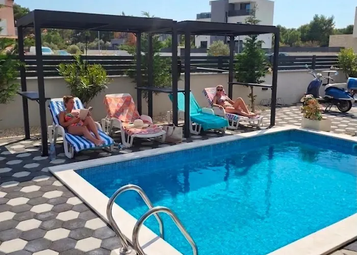 Villaelias - Heated Pool - Jacuzzi-10 Persons-boat Tours - Luxury